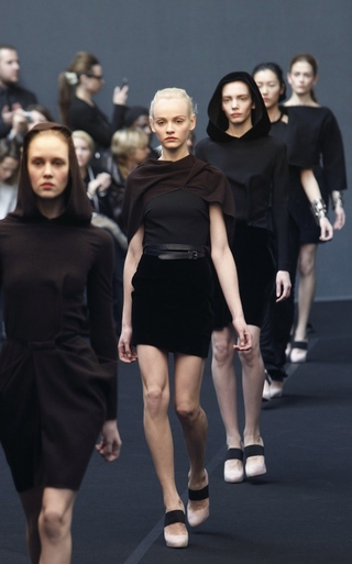 Illustration for article titled Roland Mouret The Avant-Garde Manqué